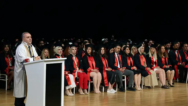 Erciyes Üniversitesi'nde lisansüstü mezuniyet heyecanı yaşandı!