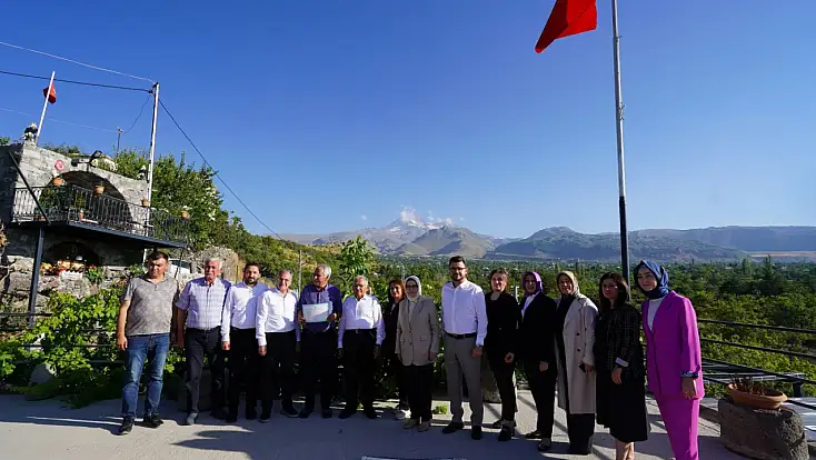 Hüseyin Okandan 16 İlçe 712 mahallede vatandaşlarla buluştu: Samimiyet ve misafirperverlik öne çıktı