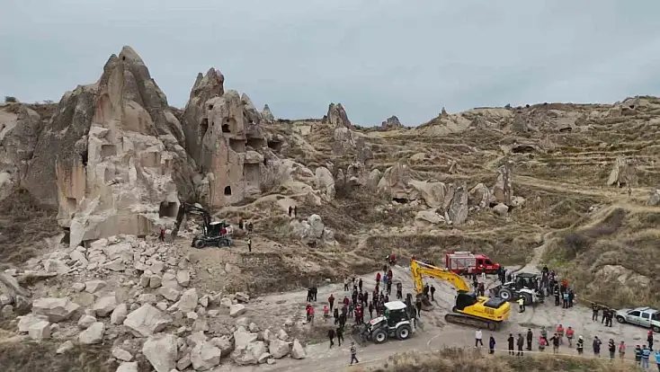 Kapadokya'daki çöken peribacası dron ile görüntülendi