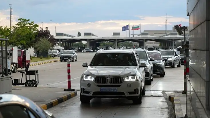 Kapıkule'de kuyruk, Kayseri'de hareket! Gurbetçiler memleket yolunda