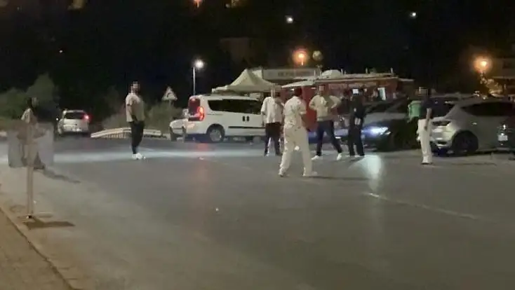 Kayseri bunu da gördü! İşlek caddede top oynadılar!