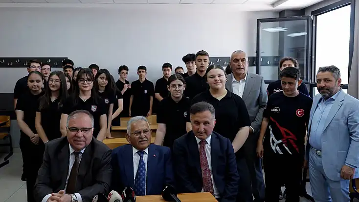 Kayseri'de 320 bin öğrenci tatile çıktı! Büyükkılıç'tan geleceğe dair dikkat çeken mesaj