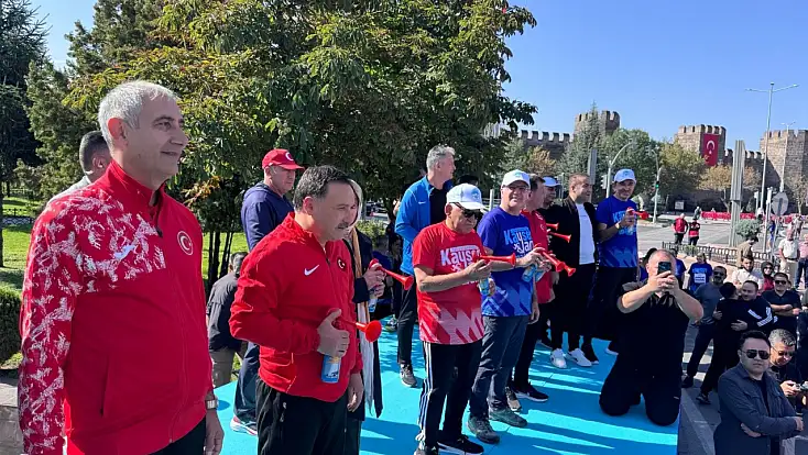 Kayseri’de 6. Uluslararası Yarı Maraton Halk Koşusu için start verildi!