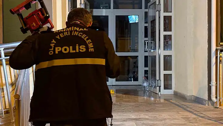 Kayseri'de apartman girişinde kavga çıktı: Yaralılar var!