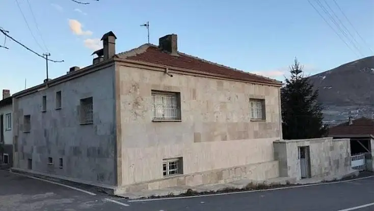 Kayseri’de depremzedeler isyan etti: 3 yıl geçti, 25 aile hâlâ ortada!