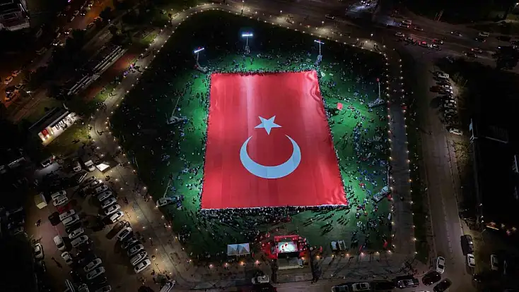 Dünyanın en büyük Türk Bayrağı Kayseri'de açıldı