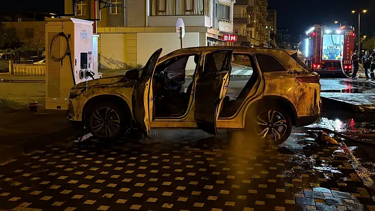 Kayseri'de elektrikli araç alev aldı - Bomba gibi patladı!
