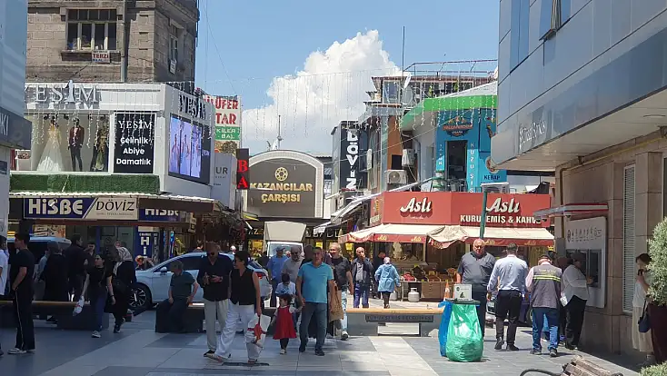 Kayseri’de hem fiyatlardan yakındılar, hem de ne var ne yok topladılar!