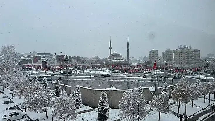 Kayseri’de kar yağışı başladı