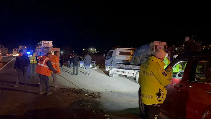 Kayseri'de kaza üstüne kaza: Üniversite öğrencilerini taşıyan otobüs tırla çarpıştı - Yaralılar var!