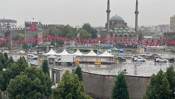 Kayseri’de sağanak yağış etkili oldu!