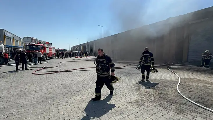 Kayseri'de Sanayi Sitesini duman kapladı! Sünger atölyesinde korkutan yangın