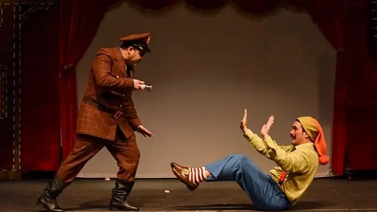 Kayseri Devlet Tiyatrosu’nda bir ilk: Kapalı gişe oyun bu kez akşam sahnede!