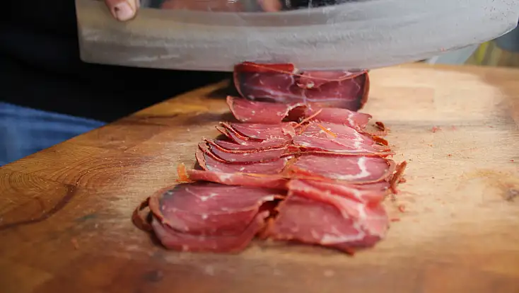 Pastırmanın kilogram fiyatı 4 bin 500 TL'ye kadar çıkıyor: Ramazan ayı öncesi işte rakamlar