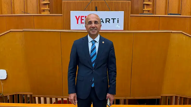 Yeni Parti'li Genç'ten Atatürk posterine yapılan müdahaleye tepki