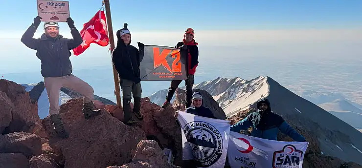 Erciyes zirve tırmanışı başarıyla tamamlandı