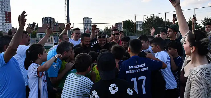 Kayseri U-11 Ligi'nde Spor A.Ş.'yi 1-0 yenen Melikgazi Belediyespor şampiyon!