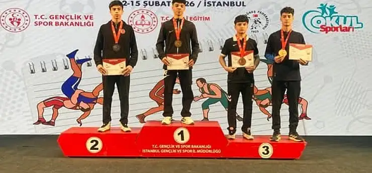 Kayserili güreşçiler İstanbul'dan madalyayla döndü
