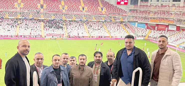 Kayserispor'da tarihi galibiyet sonrası dikkat çeken buluşma!