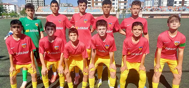 Kayserispor'da yeni bir yıldız doğuyor! Hat-trick yaparak göz doldurdu