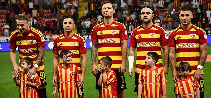 Kayserispor-İstanbulspor maçı seramonisinde Down sendromlu miniklerde yer aldı
