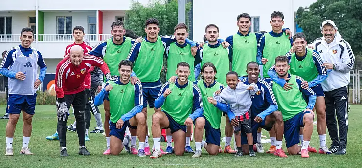 Kayserispor'un antrenmanında yeni yıldız adayı dikkat çekti