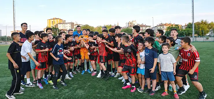 Önce Kayserispor, sonra final... Kayseri'nin yeni şampiyonu oldular