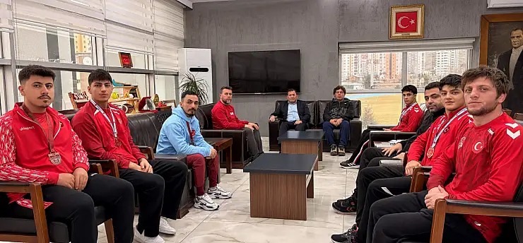 Şampiyonlardan Kabakcı'ya ziyaret