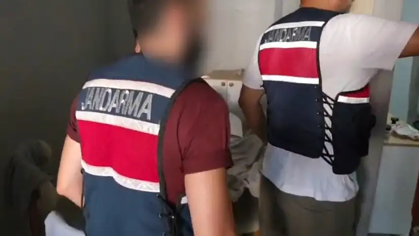 Adana'da uyuşturucu ve silah operasyonu: 4 şüpheli tutuklandı