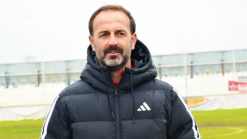 Adem Çak kariyerindeki ilk maçından galibiyetle ayrıldı