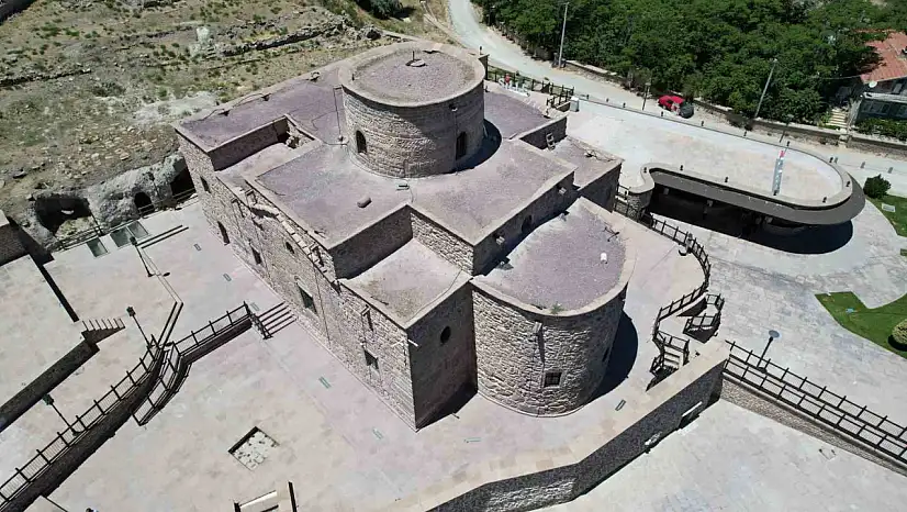 Bin 700 yıllık kilise, müze olarak ziyaretçilerini ağırlıyor