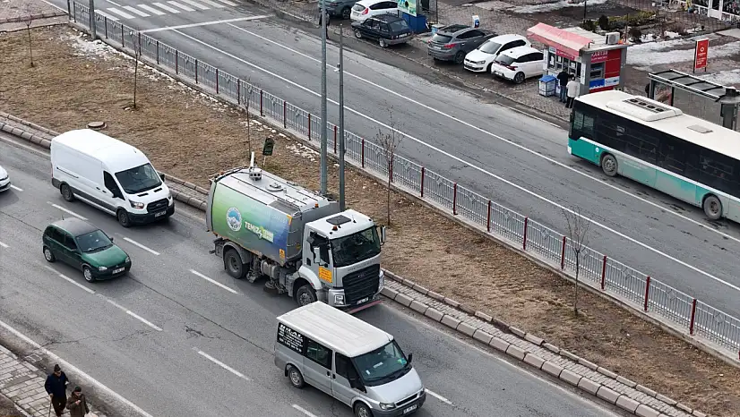 Büyükşehir'den temizlik harekatı: Kentte cadde ve bulvarlar temizleniyor!