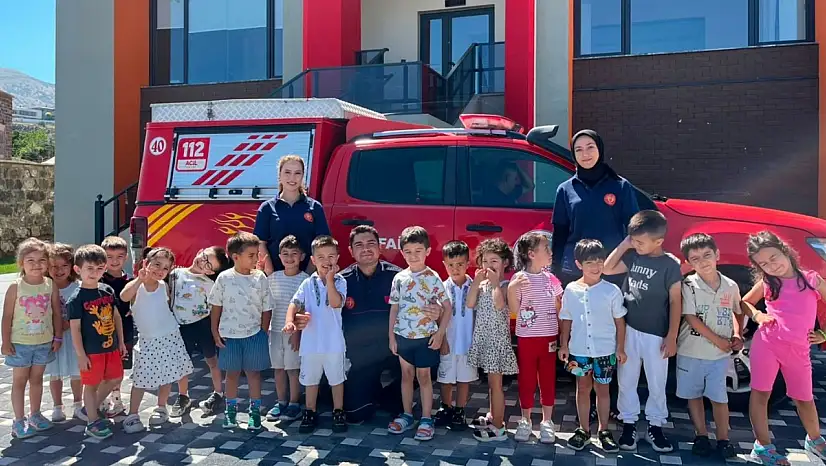Büyükşehir İtfaiyesi'nden çocuklara yangın ve deprem eğitimi