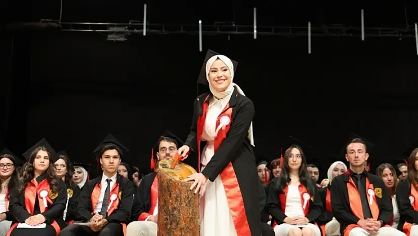 ERÜ'de mezuniyet heyecanı! 260 genç doktor sağlık ordusuna katıldı
