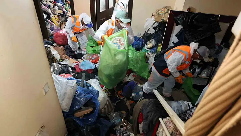 Kayseri'de yok böyle ev: 5 kamyon çöp çıkartıldı