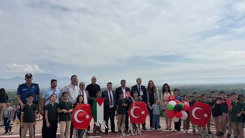 Gazzeli çocuklar için uçurtmalar gökyüzüne bırakıldı