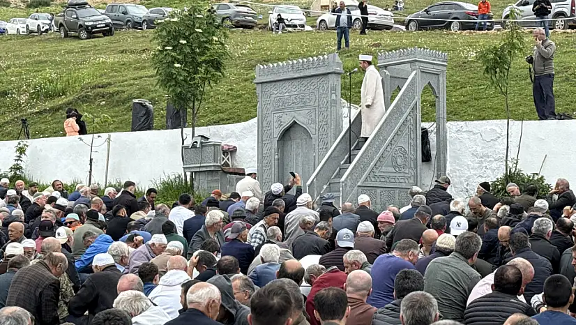 İl Müftüsü Ayvaz, Fatih Sultan Mehmet Han'ın namaz kıldırdığı camide hutbe irad etti!