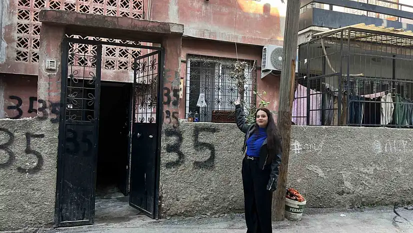 Kargoyu araçtan bahçeye fırlattı