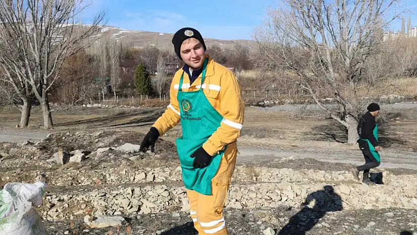 Kayseri'de 1 ton sedir ağacı tohumu toprakla buluştu!