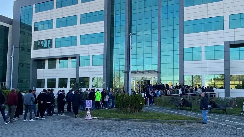 Kayseri'de 24 firma 500 kişi alacak: Yüzlerce kişi kuyruk oldu sıra yollara taştı!