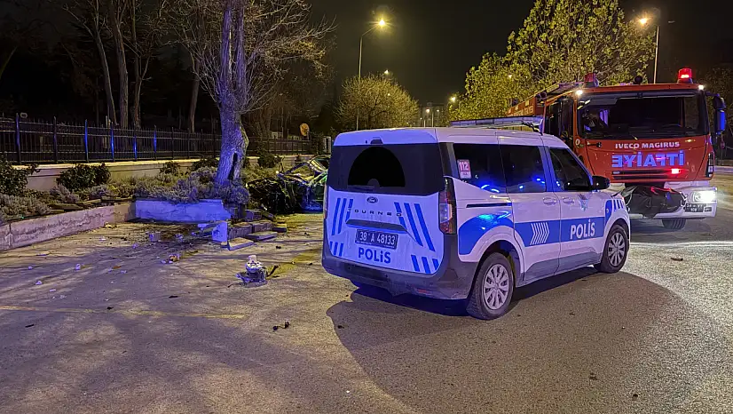 Kayseri'de kaldırıma çarpan araç savruldu - Ölü ve yaralı var!