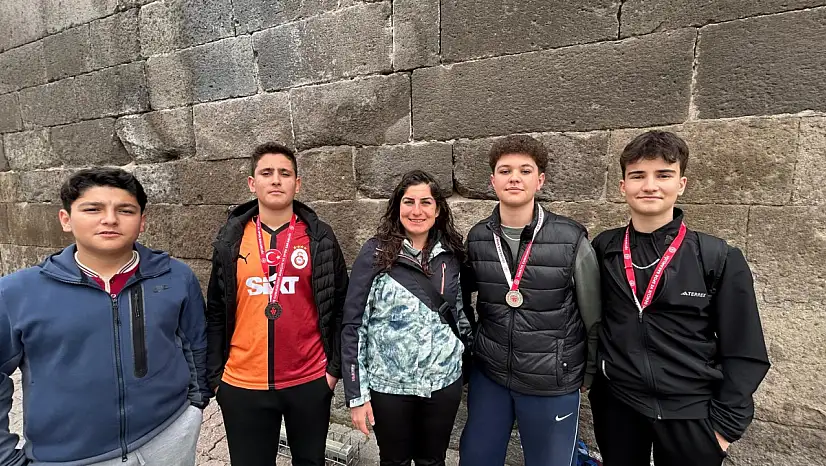 Kayseri'de Mehmet Akif Ersoy Ortaokulu öğrencilerinden spor başarısı!