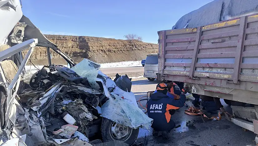 Kayseri'de öğrenci servisi tıra çarptı: Çok sayıda kişi yaralandı!