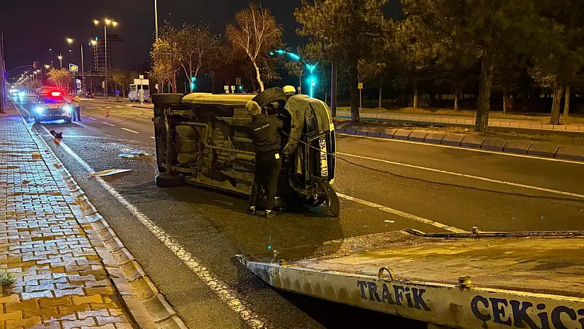 Kayseri'de önüne köpek çıkan araç yan yattı - Yaralılar var!