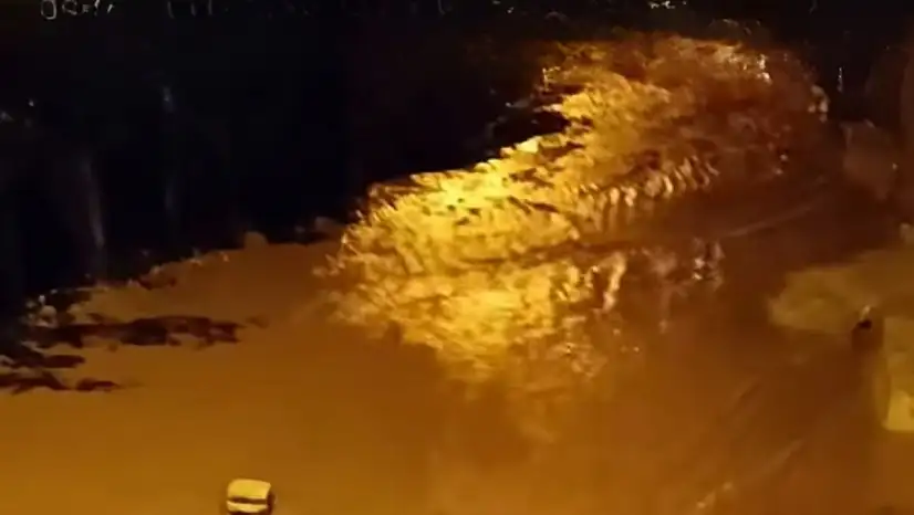 Kayseri'de sel yolu kapattı: Ekipler gece gündüz çalıştı