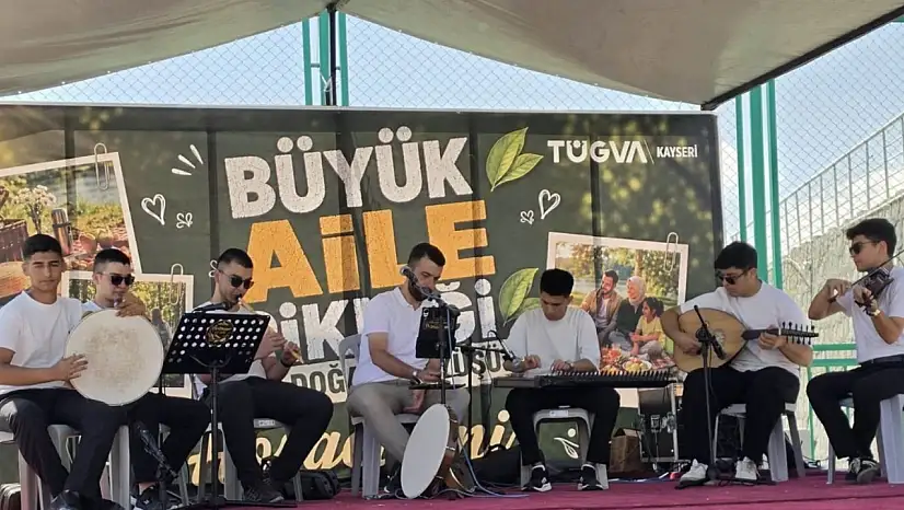 Kayseri'de yüzlerce öğrenci ve veli aynı etkinlikte buluştu