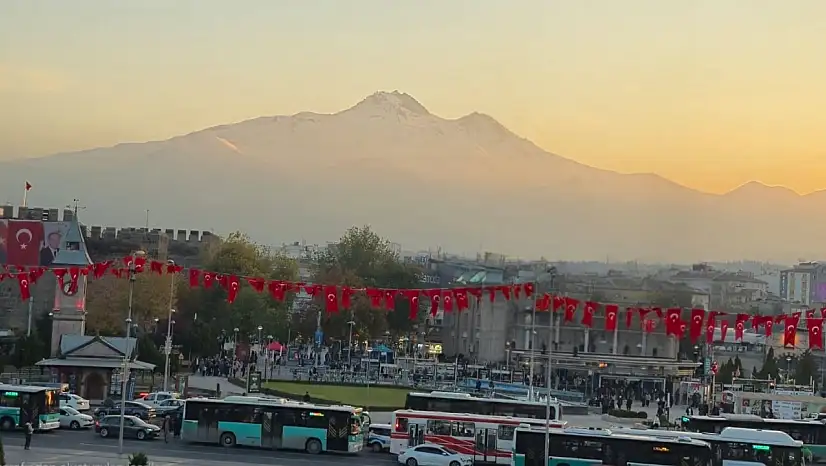 Kayseri'den kısa kısa: Skandal olay,Trafik kazası, Hulusi Akar, Yüksek Hızlı Tren, Kayserispor…