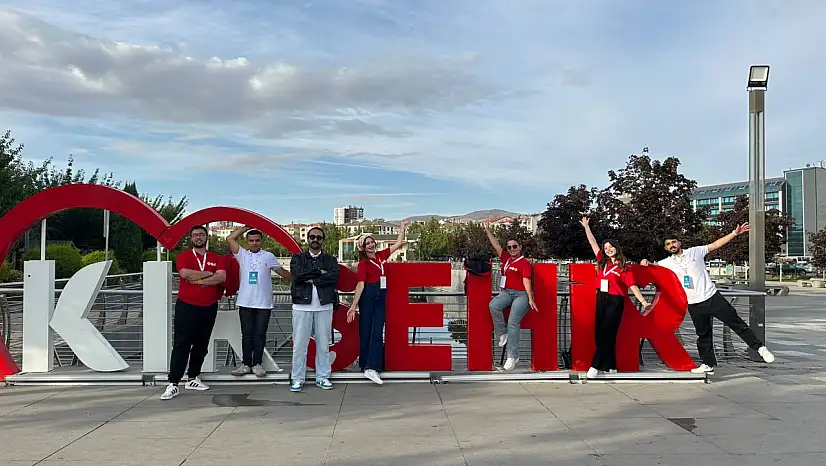 Kayseri'nin genç yeteneği 81 ili geride bıraktı: Ödülünü Kırşehir'de aldı!