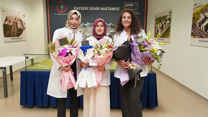 Kayseri Şehir Hastanesi'nde 3 kadın hekim aynı anda başardı!