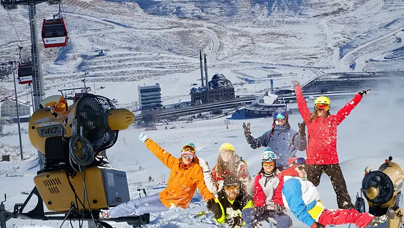 Kayseri'ye kar yağmasa da kayak var! Erciyes'te pistler hazır!